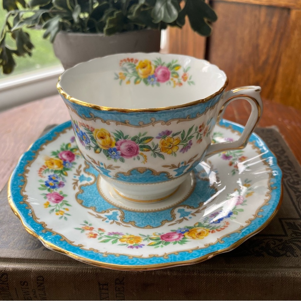 Crown Staffordshire English Fine Bone China Teacup and Saucer Set F15743